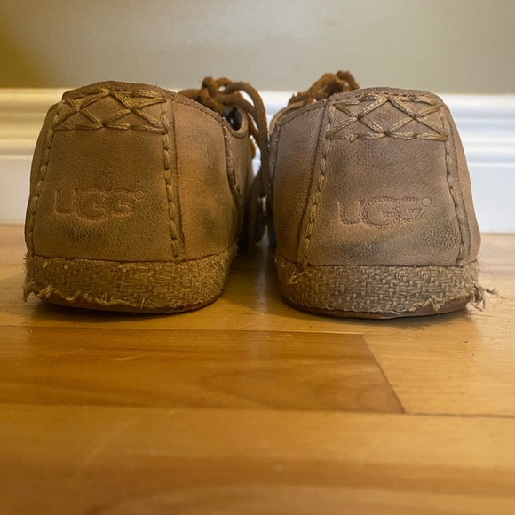 Ugg Azin Moccasin Shoes - GUC - Size 9 - Picture 5 of 7